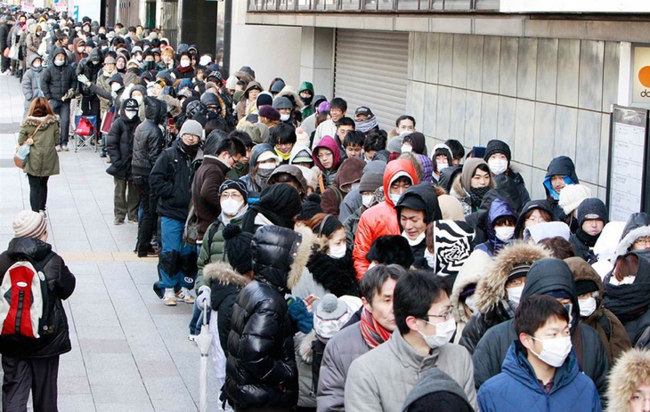 Хаос в Японии: коронавирус «смел» с прилавков туалетную бумагу