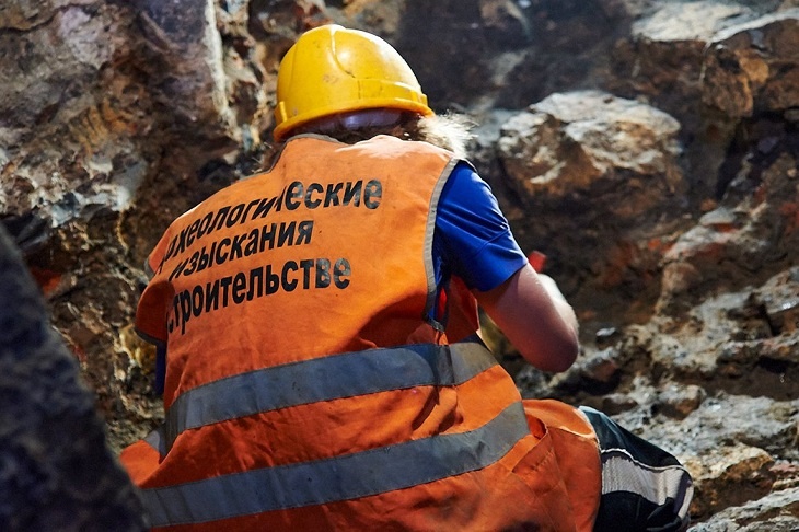 В центре Москвы археологи нашли взломанный старинный сейф