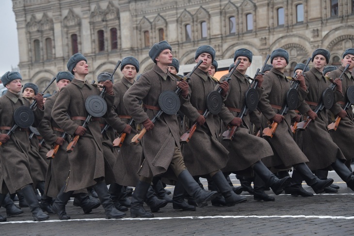 В Кремле рассказали, могут ли отменить парад Победы 9 мая