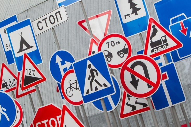 Российские авто будут предупреждать водителей о нарушениях ПДД