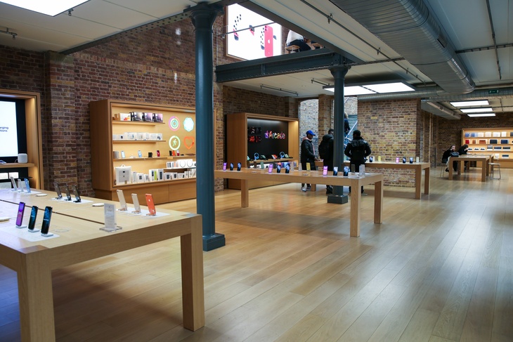 Apple закрывает свои магазины во всех странах