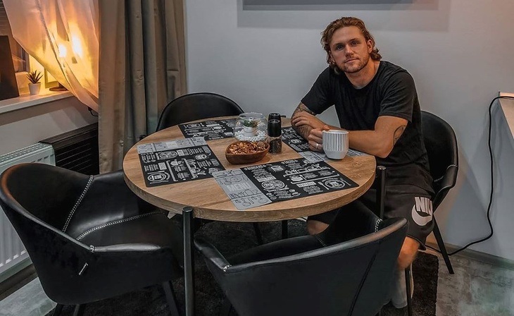 Звезды раскрыли, какие фильмы смотрят дома