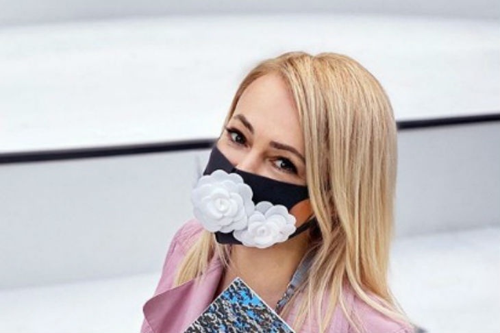 Яна Рудковская побывала на показе Chanel в Париже