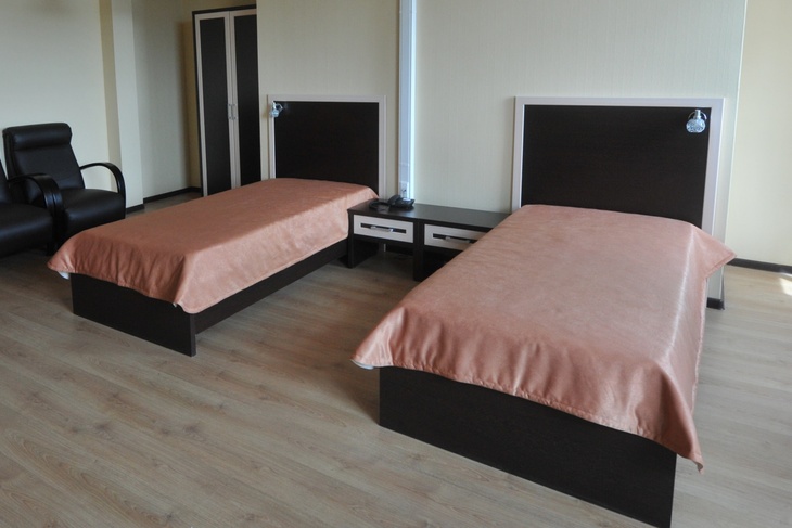 Две кровати