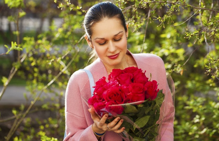 Цветы и прекрасное настроение: россиянки назвали лучшие подарки на 8 Марта