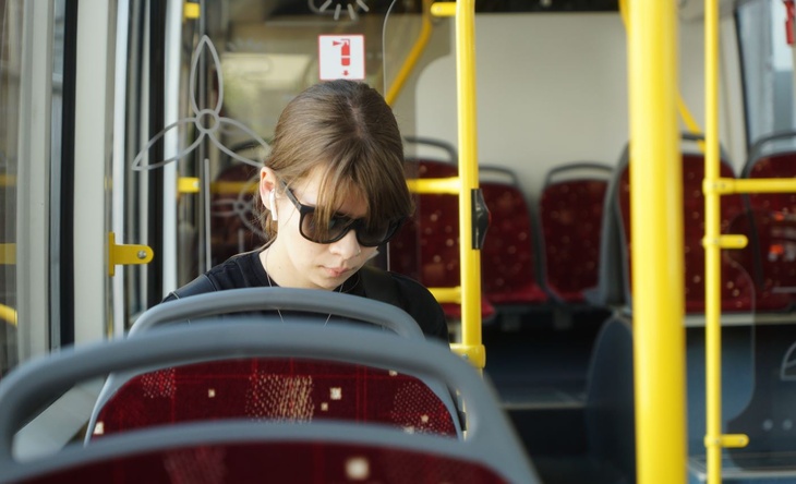 Сон по дороге: врачи оценили пользу отдыха в общественном транспорте