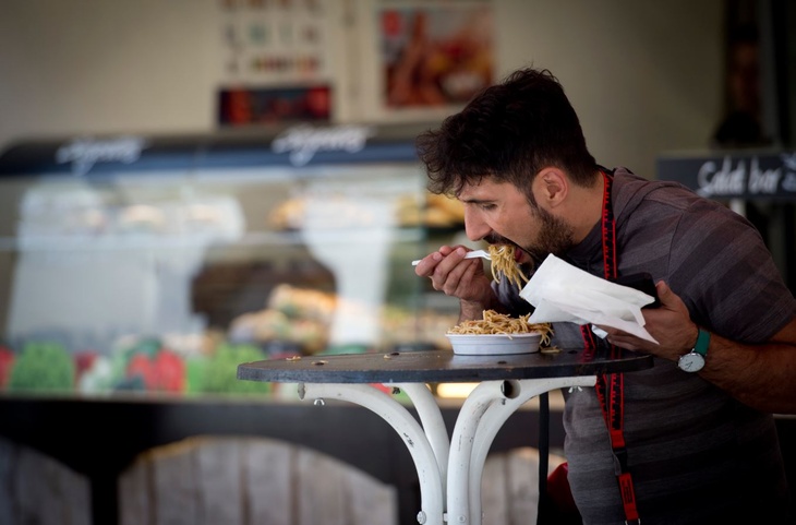 Клинический психолог дал советы по распознаванию лжеголода 