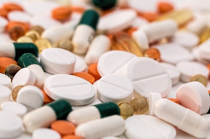 Госдума приняла закон об онлайн-продаже лекарств во время ЧС