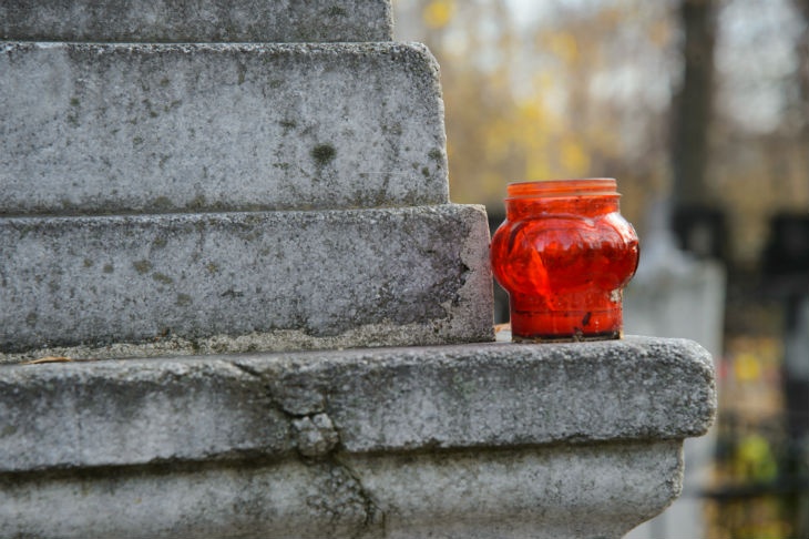 Москвичей просили ограничить число прощающихся на похоронах