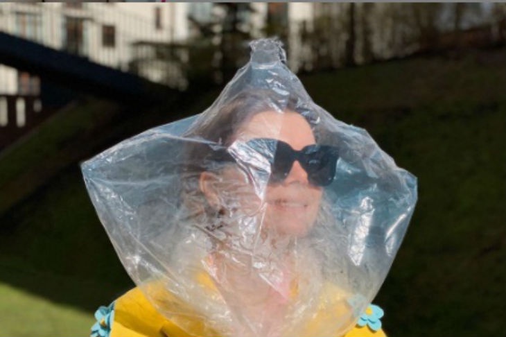 Татьяна Брухунова прогулялась по улице