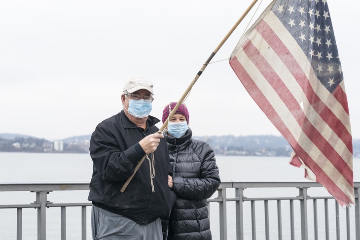 Американцы с флагом