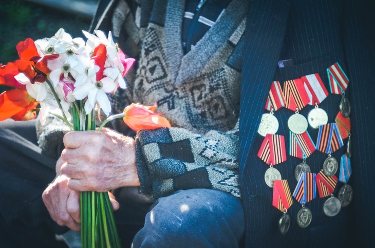 На Урале 104-летнему ветерану подарили онлайн-парад