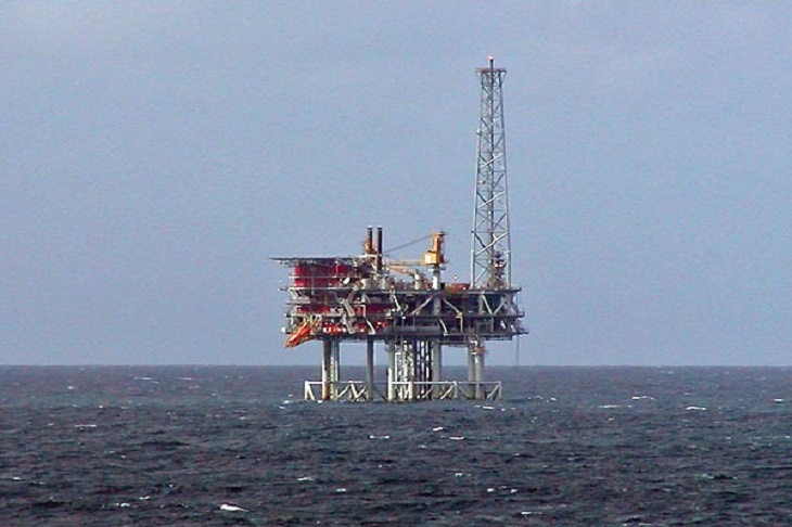 Тела нефтяников, пропавших пять лет назад, нашли в Каспийском море