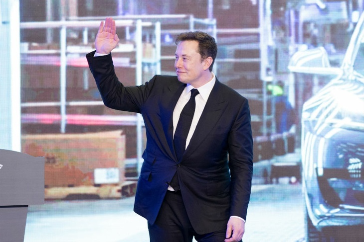 Tesla возобновляет производство несмотря на запрет властей