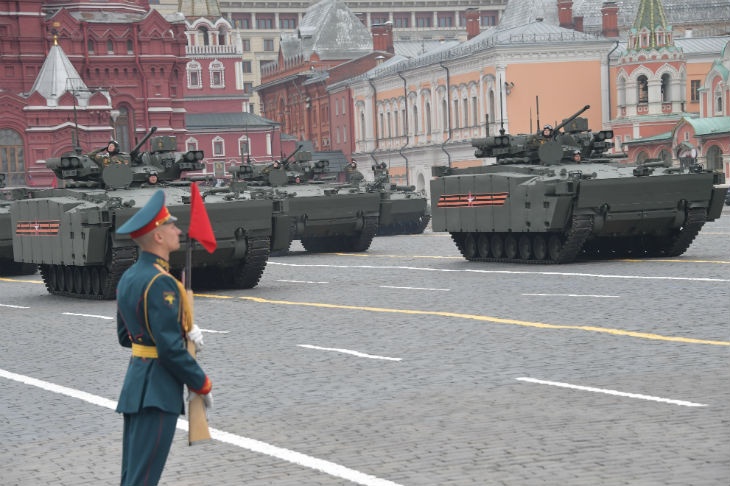 Москва еще раз разошлет приглашения на парад Победы