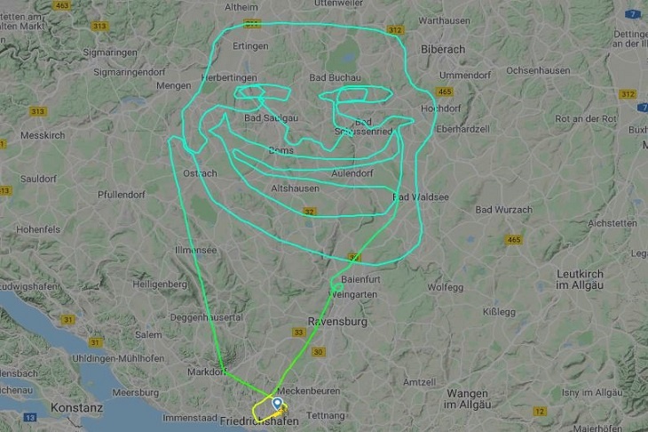 Пилот нарисовал в небе гигантский мем