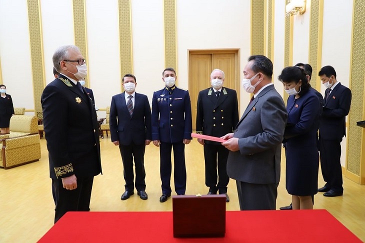 Ким Чем Ына наградили памятной медалью к юбилею ВОВ