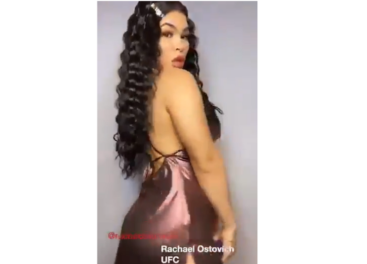 Девушки-бойцы MMA участвуют во флешмобе