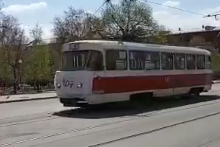 Трамвай в маске