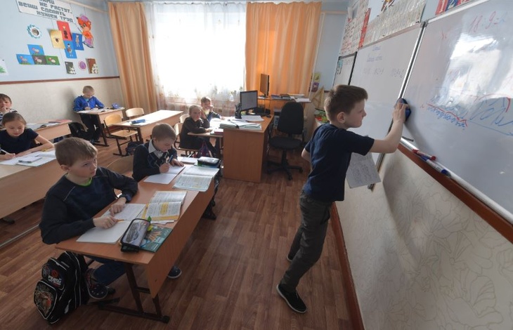 Замминистра просвещения РФ заявил о важности очной формы обучения