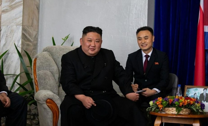 На руке Ким Чен Ына обнаружили загадочный след 
