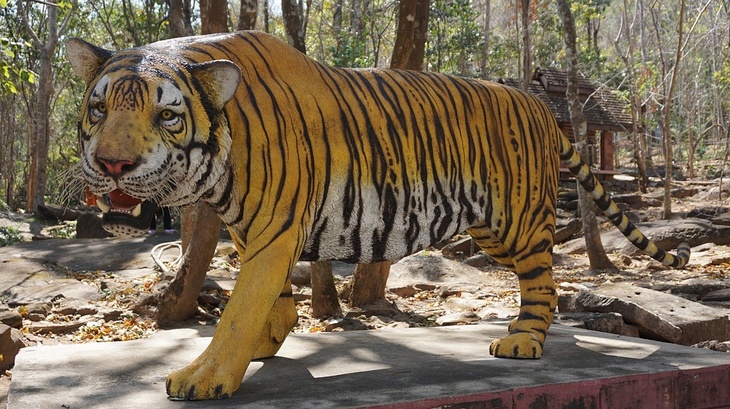 Статуя тигра