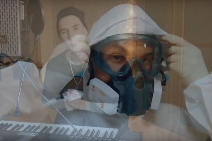 Российские звезды записали песню для врачей