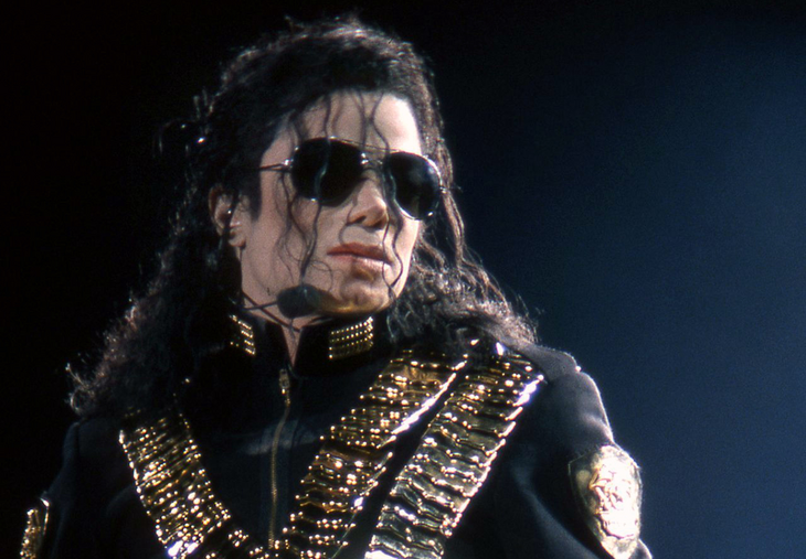 Дочь Майкла Джексона поделилась архивными кадрами поп-короля