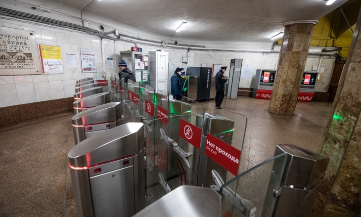 Впервые в метро Москвы контролером-кассиром станет мужчина
