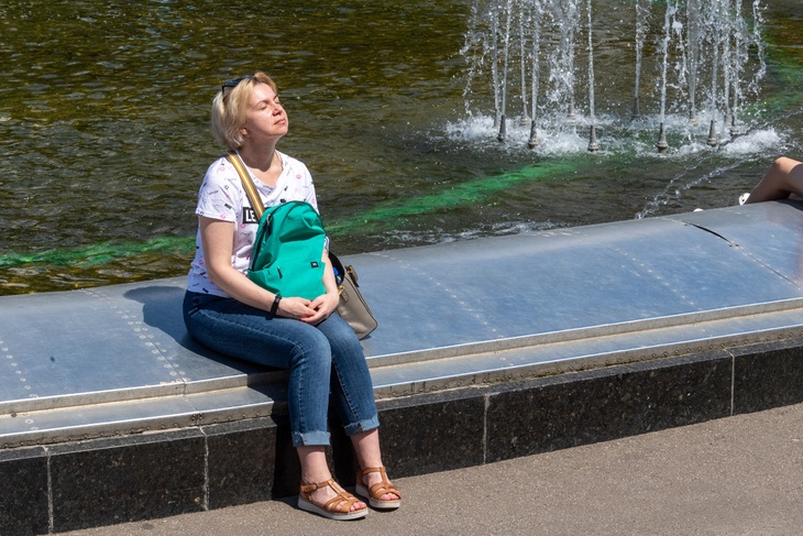 «Совсем не летняя погода»: когда в Москве спадет аномальная жара