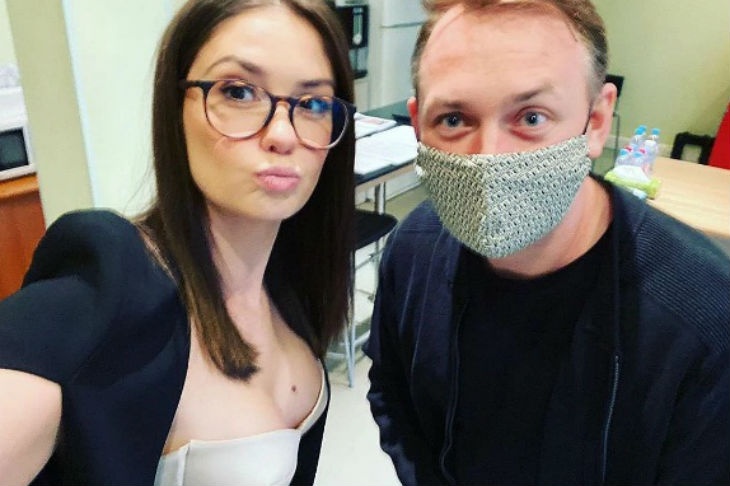 Агата Муцениеце сделала селфи с продюсером сериала «Интерны» 