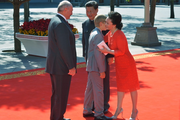 Лукашенко с сынов в Пекине