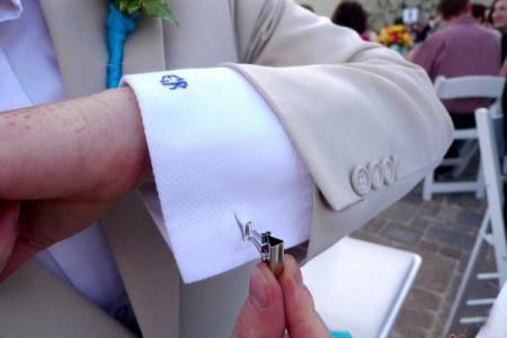 Монограмма на манжете