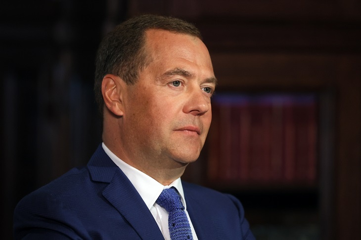 «Не разочаровывайте сотрудниц»: Медведев рассказал про своего сына