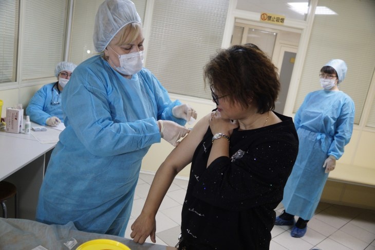 «Те, кто привит, тоже могут заражаться»: Болибок объяснил, грозит ли России чума