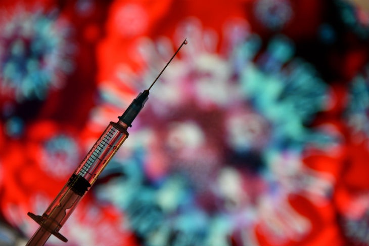 Россия вышла на финальную стадию испытаний вакцины от COVID-19