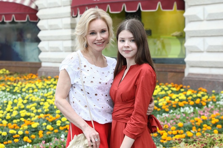 Повзрослевшая дочь Олега Табакова пришла на светское мероприятие