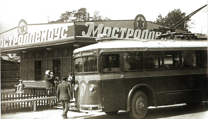 Троллейбус ЛК-1 номер четыре, один из первых советских троллейбусов (1934)
