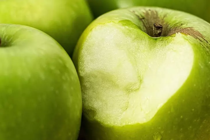 Какие яблоки полезнее: советы диетолога