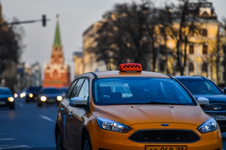Таксист сломал ногу пассажиру в Москве