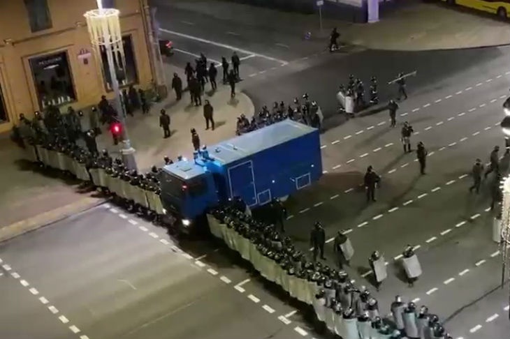 Тихановская обратилась к силовикам и протестующим