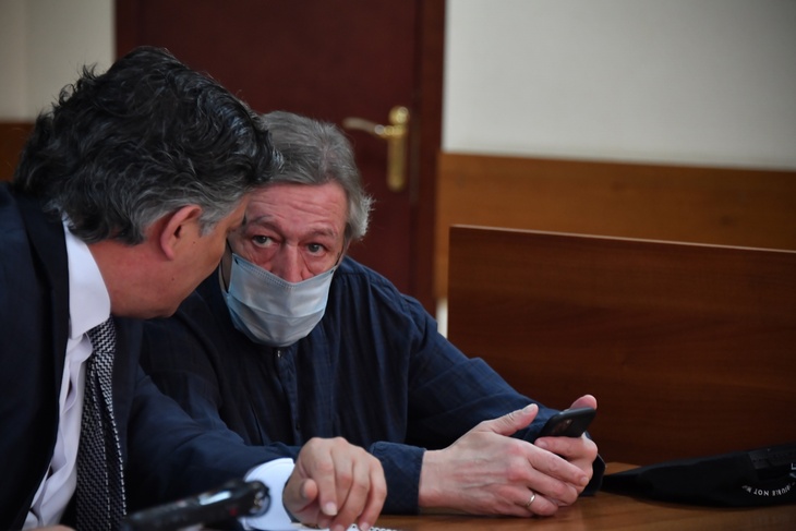 «Я прошу коллег остановиться»: адвокат Гроза раскритиковал поведение Пашаева и Добровинского