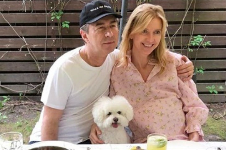 Сюткин показал беременную жену Виолу