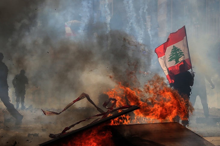 Убийство спецназовца, захват министерств: что происходит в Бейруте