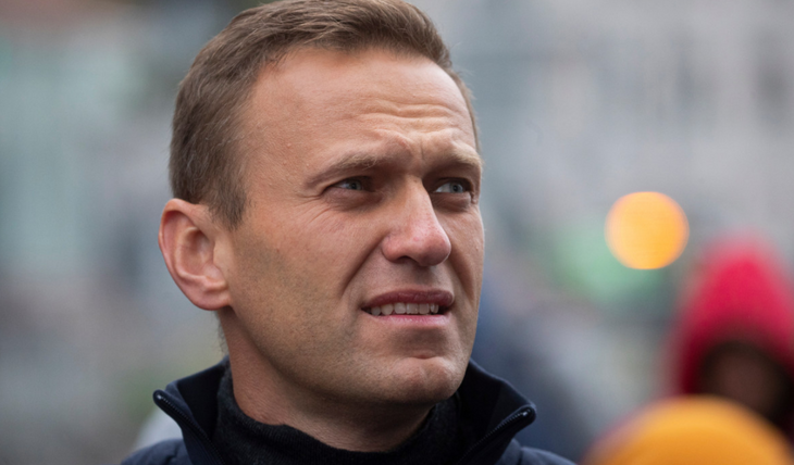 Навальный улетел в Берлин