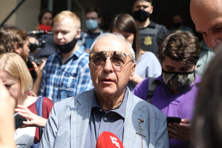 «Две любви — к себе и к деньгам»: Добровинский судится с 9-летней дочерью