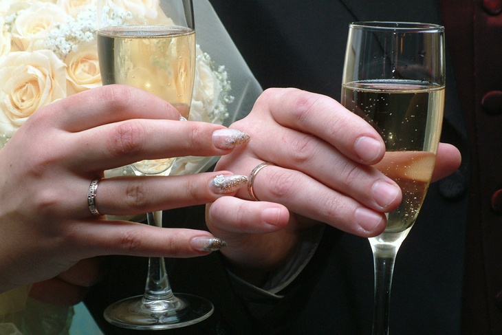 Чем закусывать приличное шампанское: спойлер – не черной икрой