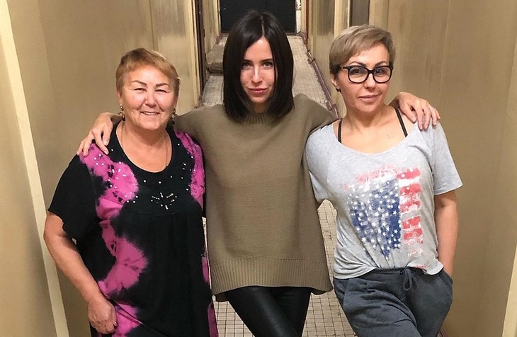 Будто сестры: как выглядят мамы Карпович, Арзамасовой и Асмус 