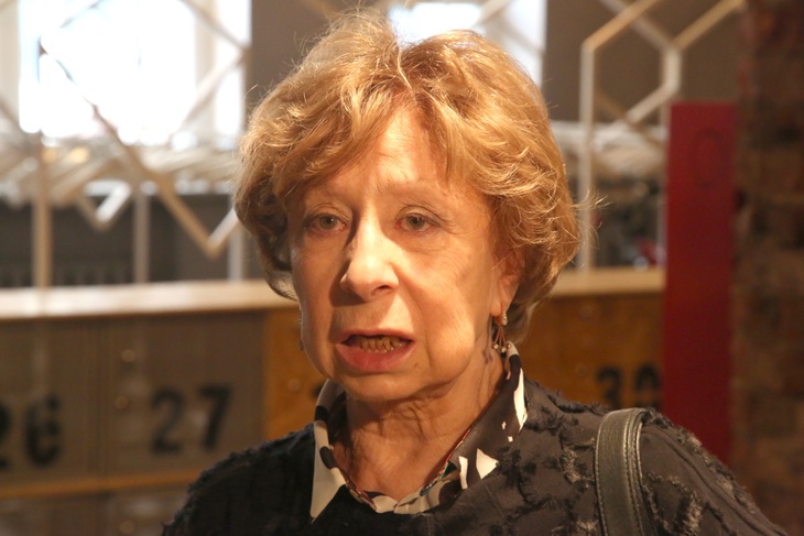 Лия Ахеджакова