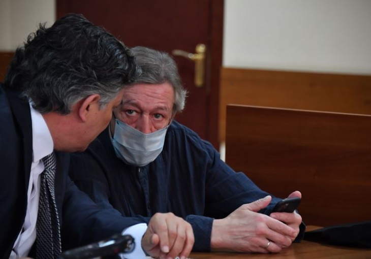 Отказ Ефремова признать вину в смертельном ДТП объяснил адвокат